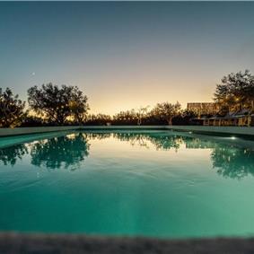  6 bedroom villa with heated pool in Modica, sleeps 18